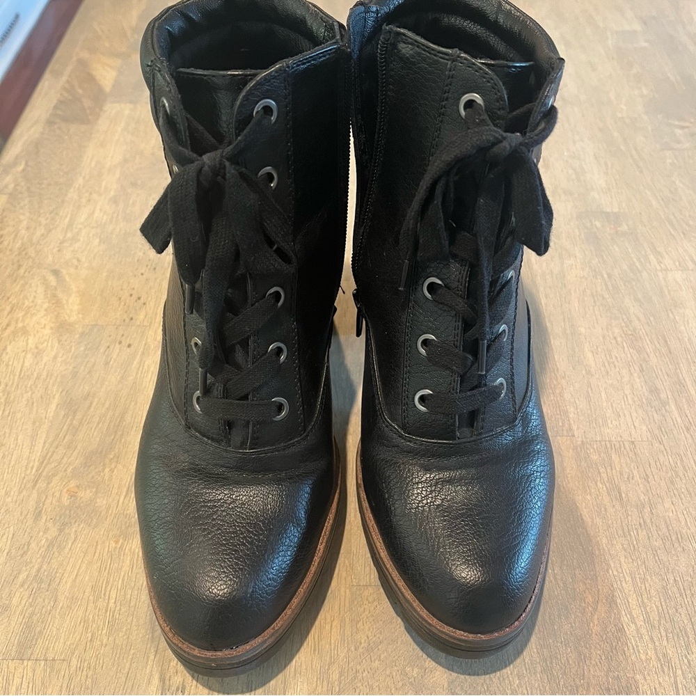 Naturalizer Madalynn3 Lace Up Bootie